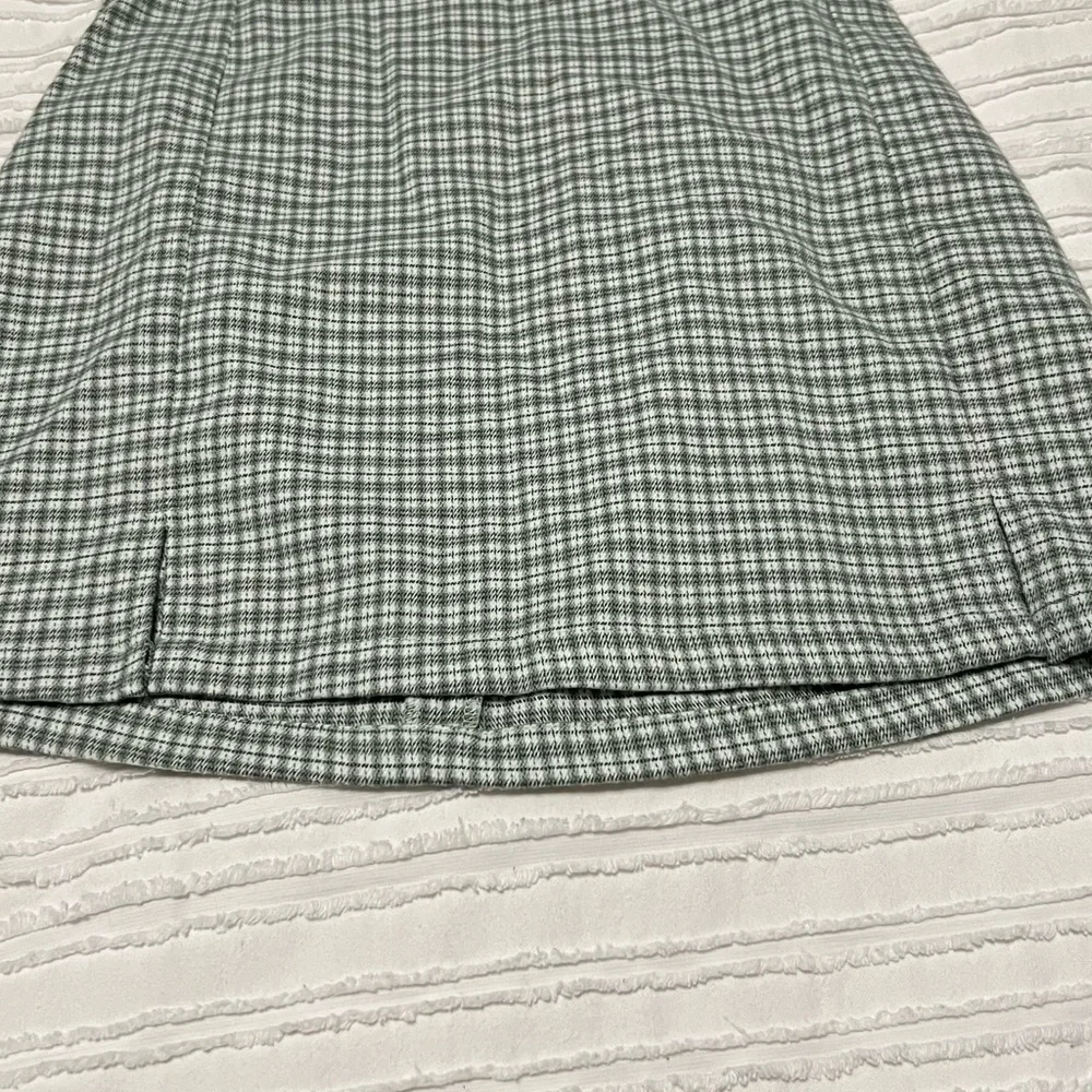 Green Brandy Melville Cara skirt one size - Picture 4 of 4
